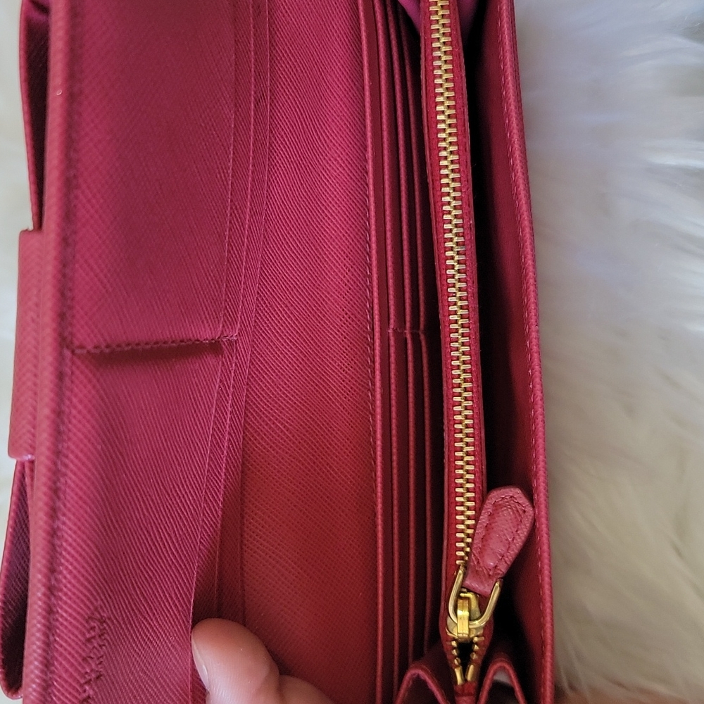 PRADA - Picture 13 of 16